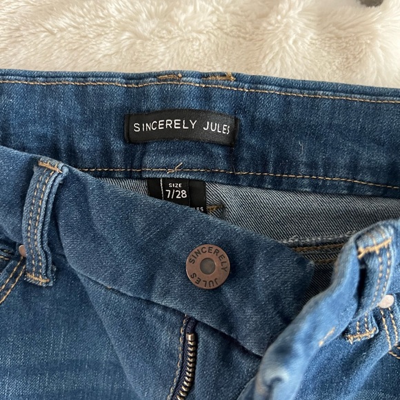 Sincerely Jules size 7 or 28 flare jeans. New without tags. - Picture 2 of 3